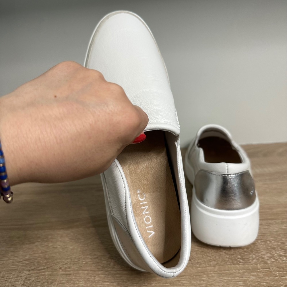 Vionic‎ Womens Kearny Slip On Sneaker US 9.5 Wide White Silver Leather Platform - Picture 3 of 16